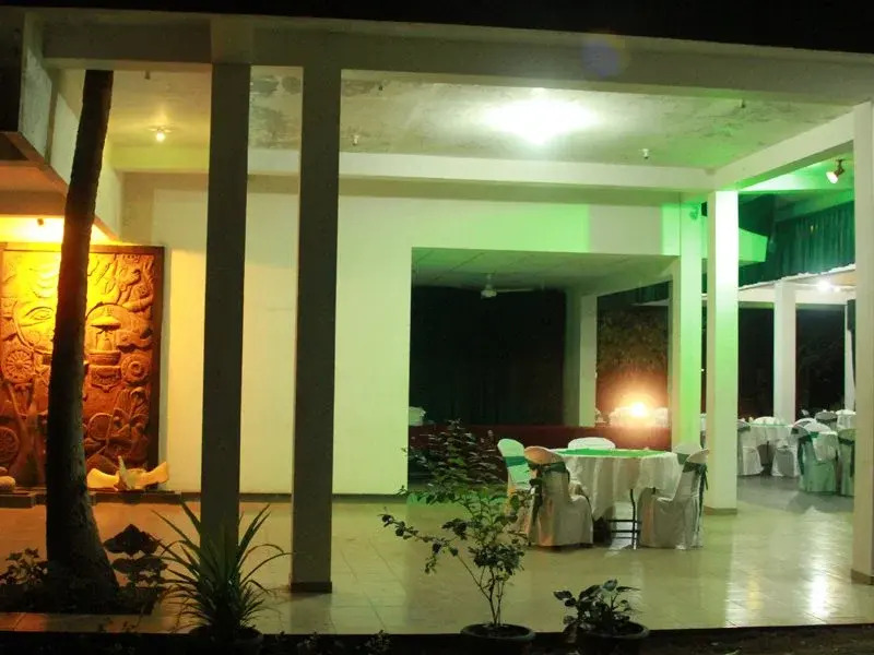 Hotel Whiteroyal