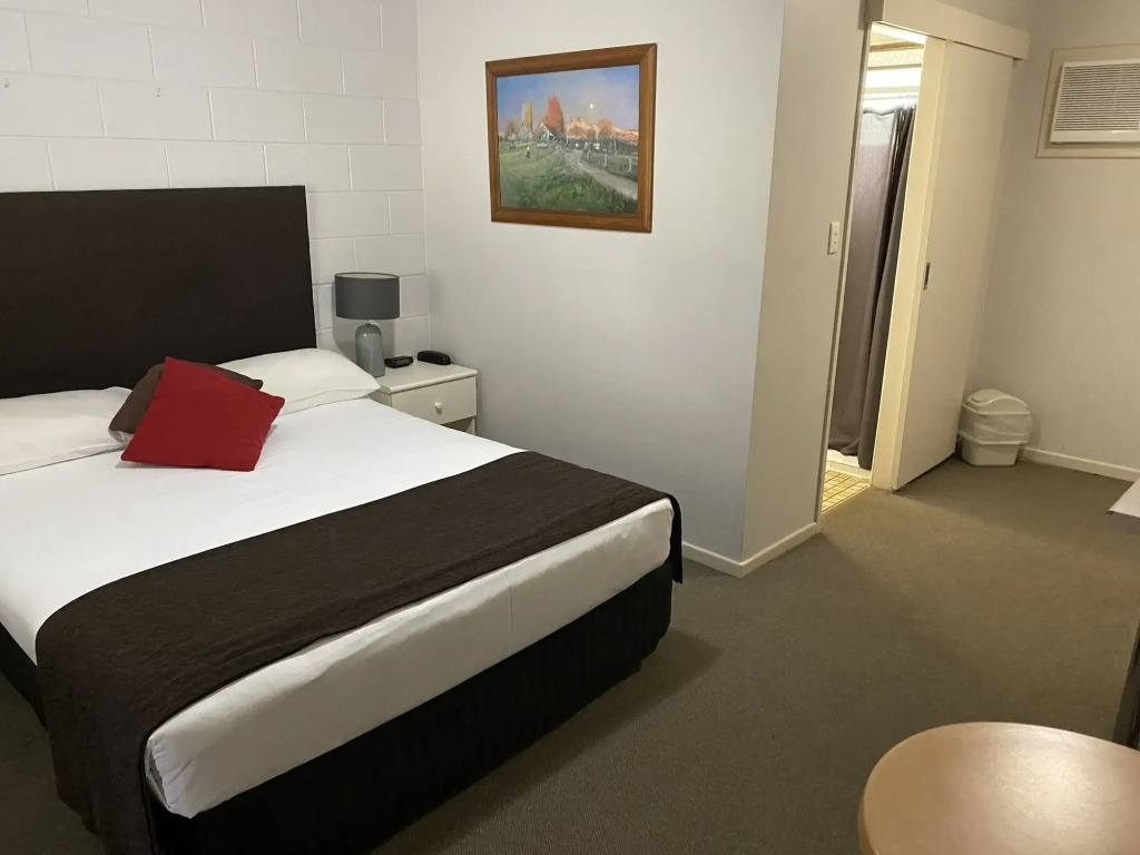 Puffers Inn Logan Motel