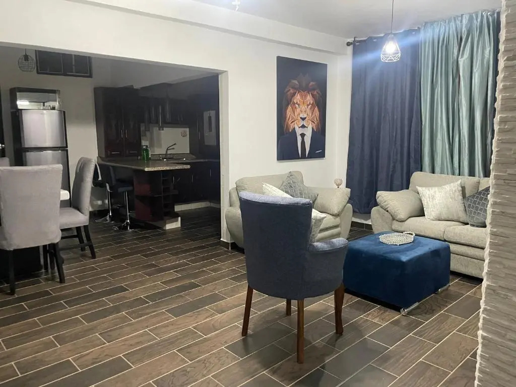 Agradable y caluroso apartamento de 3 recamaras y 2 Baños Completos recién remodelado