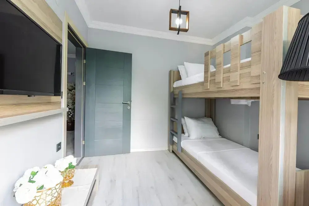 Li̇fe Pool Sui̇te Hotel