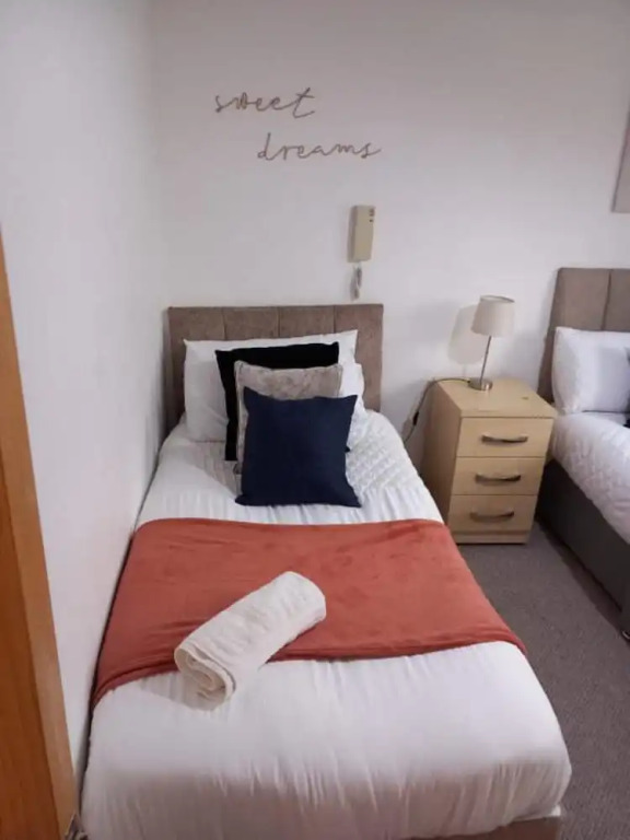 Balcony one Bedroom Broad Street ap