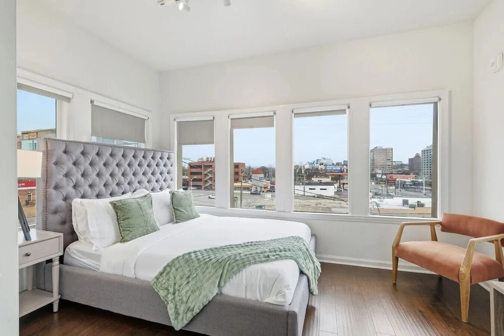 Comfortable 3BR Minutes to Broadway Parking