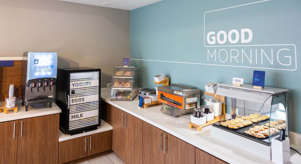 Holiday Inn Express Hotel & Suites Wichita Airport by IHG