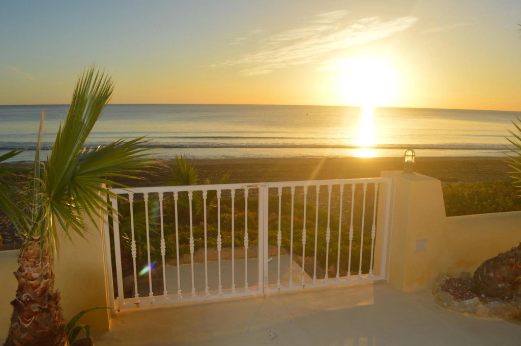 Apartamento Extraordinario LOFT a pie de playa en CHALET ROQUETES