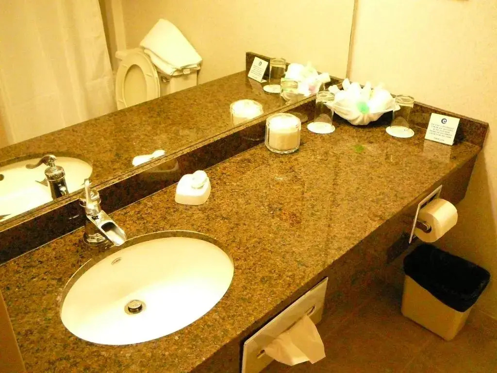 Coast Abbotsford Hotel & Suites