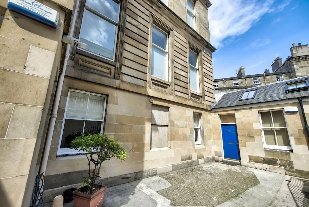 Bright Georgian 1BR Flat in West End
