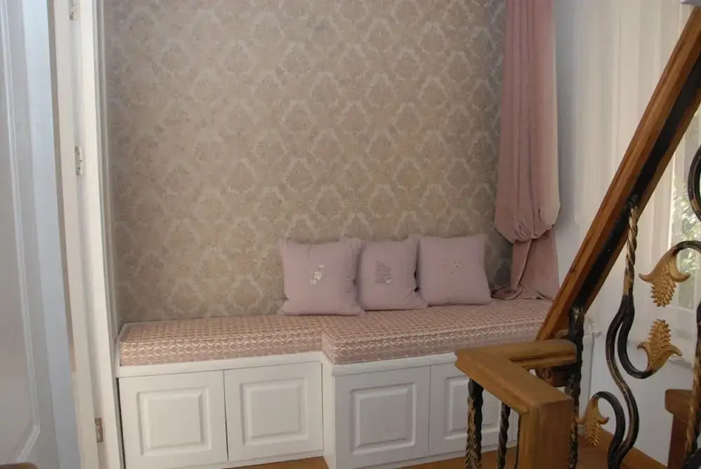 Dzg House
