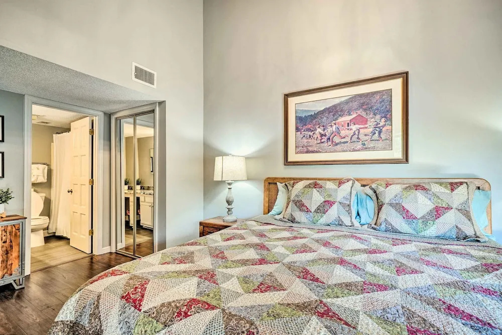 Cozy Gatlinburg Condo ~ 2 Mi to National Park!