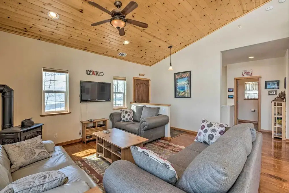 Mountain-view Deck: South Lake Tahoe Retreat!