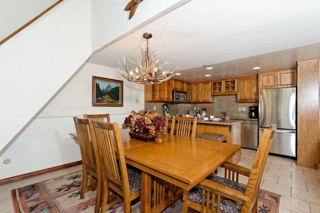 The Crestwood Condominiums