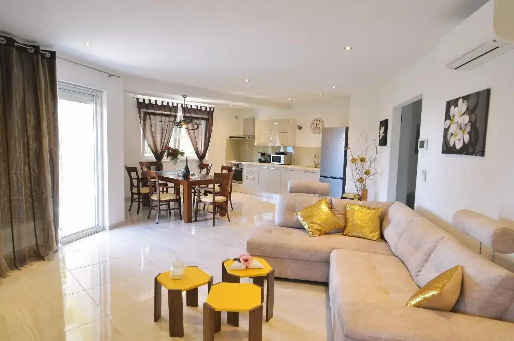 Apt3 - Villa Perla with swimming pool, Lovran - Opatija