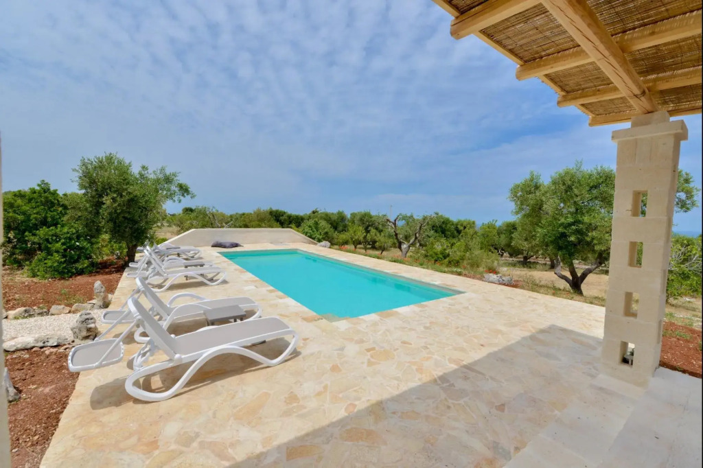 Trullo Albamarina with sea view Pool