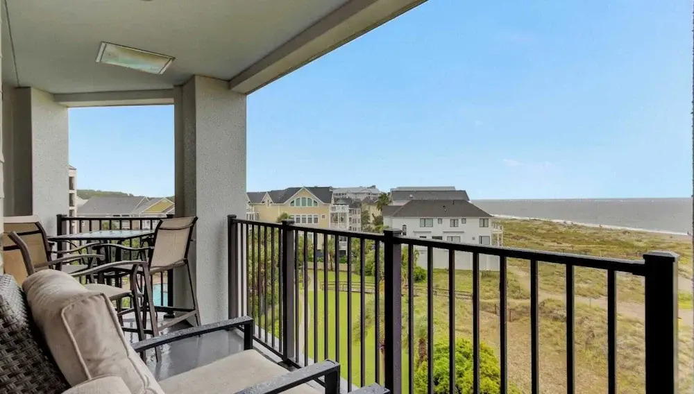 402 Summerhouse by Avantstay Beachfront Condo w/ Community Pool Access