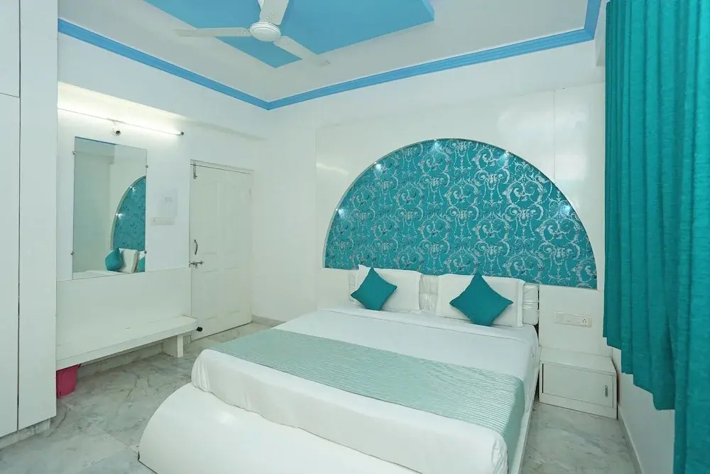 OYO 9775 Home Modern 4BHK Celebration mall