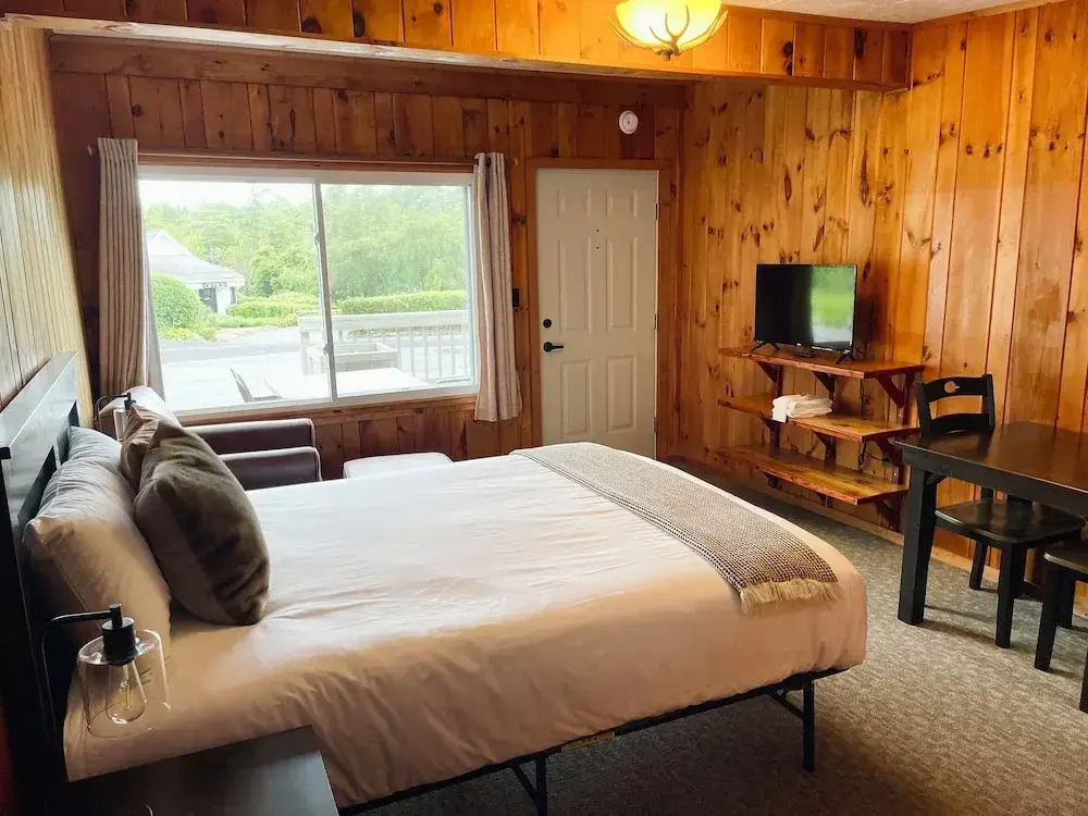 Waters Edge Lodge
