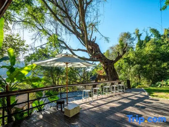 Luchuan Puyin Hot Spring Wellness Hotel