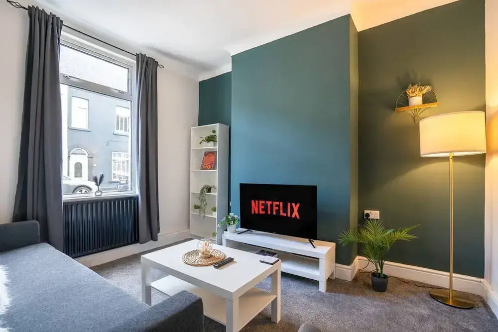 Central 2 Bedroom House-parking