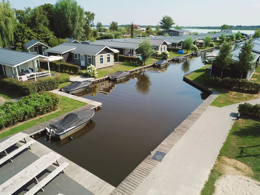 Cozy Chalet With Sloop in Giethoorn