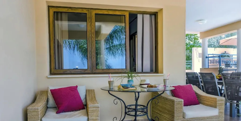 Exceptional Large Villa, FREE HEATED Pool 1 NOV - 15 JAN, Privacy,Prime Location