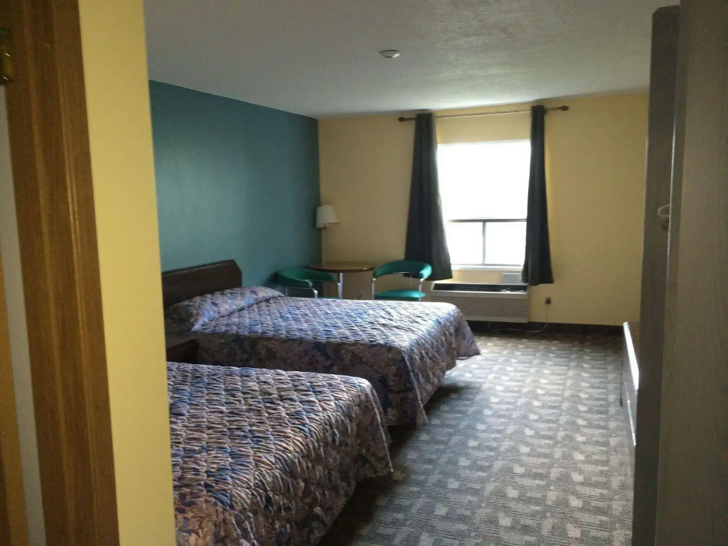 Pickle Lake Hotel