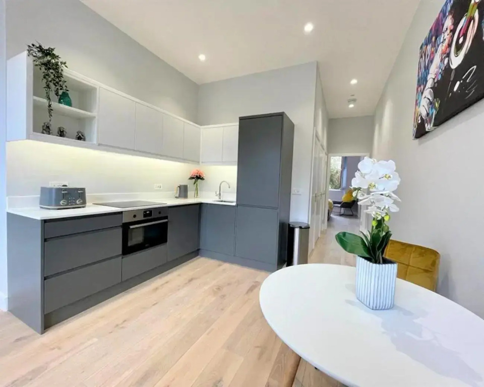 Chic, Newly Reno'd 1 Bed Open Plan, nr The Meadows