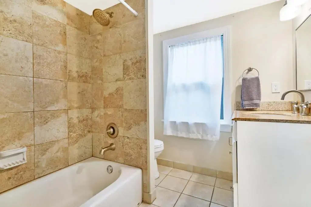 Charming Historic Home and Cottage minutes from the Intracoastal and the Beach