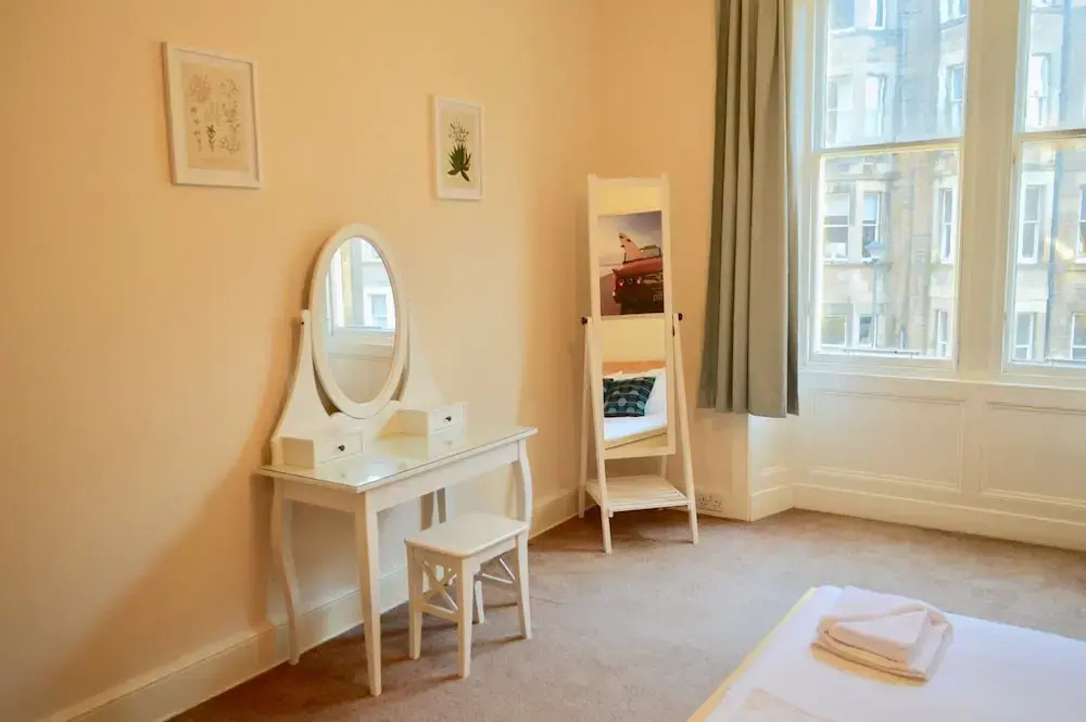 3 Bedroom Bruntsfield Flat