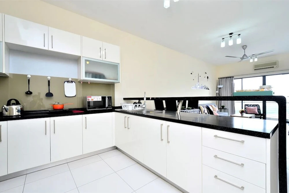 6-8 pax SetiaWalk 5min LRT Cozy Apartment Puchong