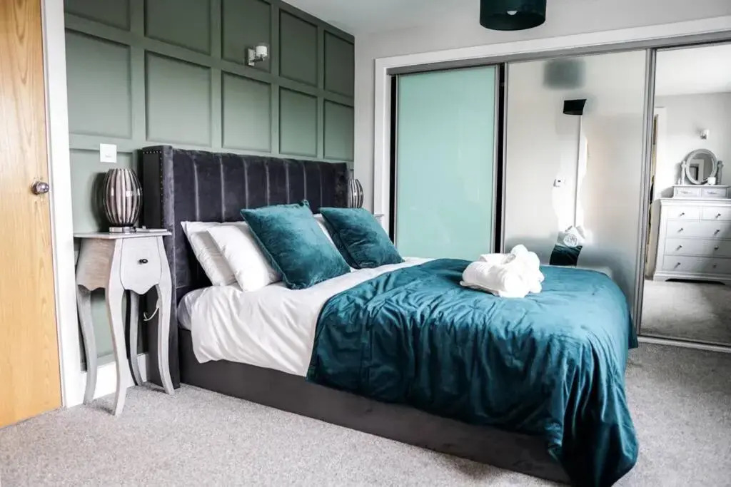Beautiful 3 bedroom apartment by the Sea