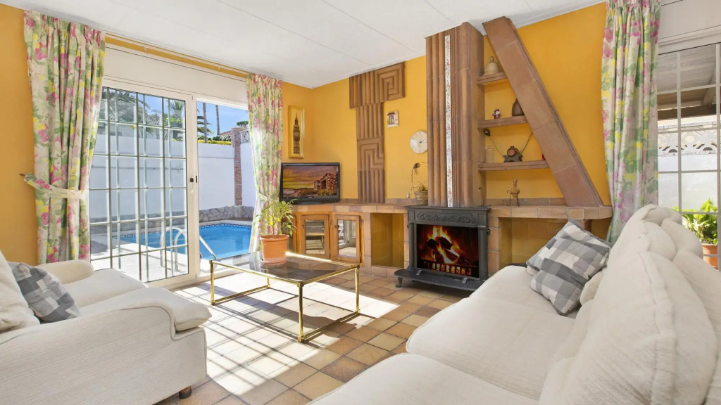 Del Pi in Blanes with 4 bedrooms and 2 bathrooms