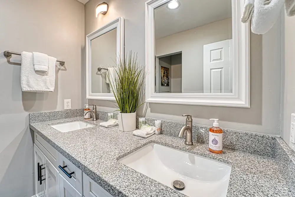 3BR Sleeps 8 Pool Putting Green BQQ Large Island!
