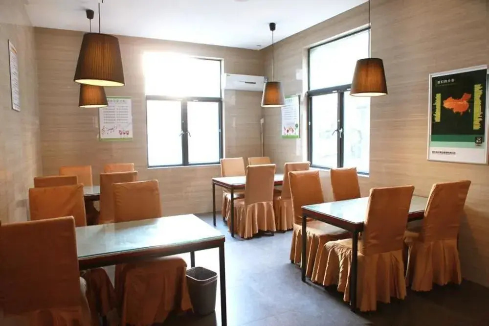 Qingmu Select Hotel (Chaohu Wanda Plaza Xiangyang Road)
