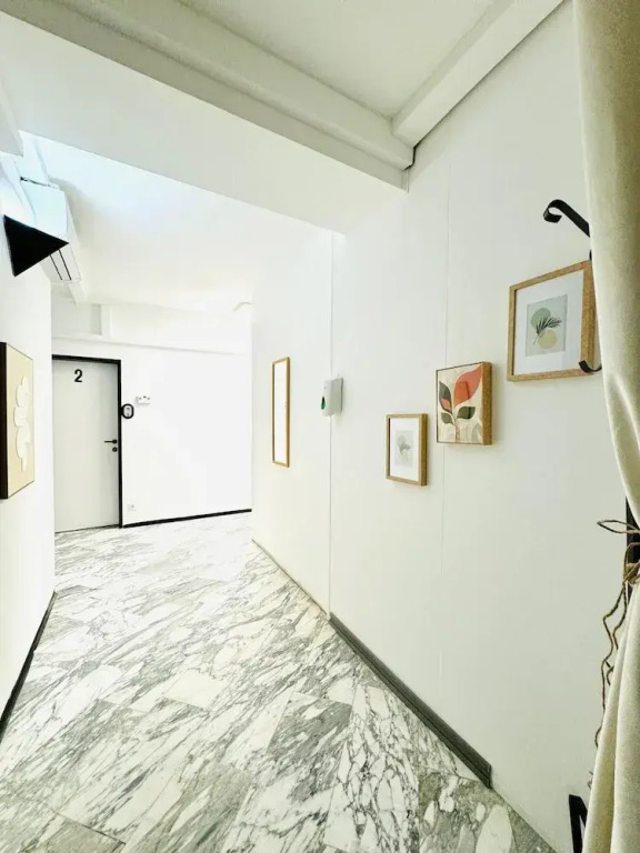 Private Rooms in Spacious 7-Bedroom Apartment, Prime Location