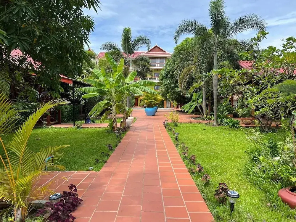 The moon kampot boutique