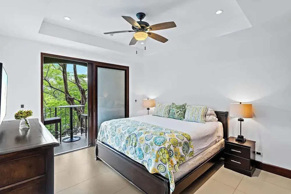 Luxury Condo with Panoramic Ocean Views, Sparkling Infinity Pool, and Modern Open-Concept Design