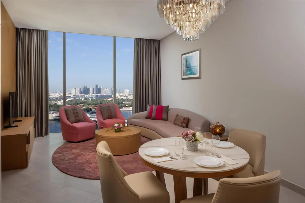 Hilton Dubai Creek Hotel & Residences