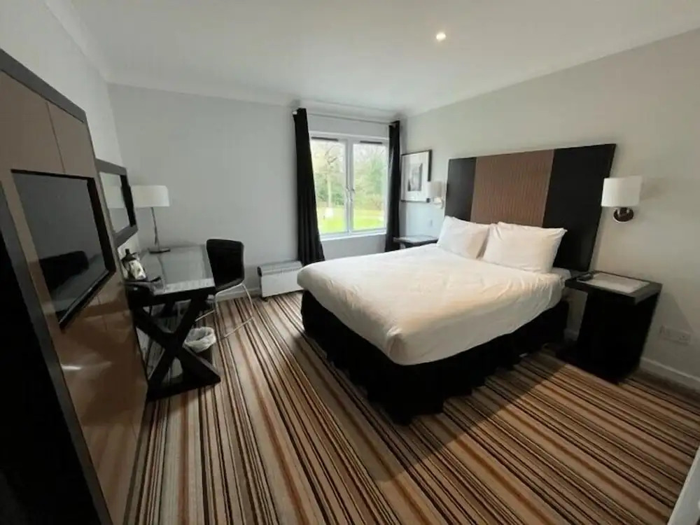 Charming 20-bed Self Contained Dwelling in Hook