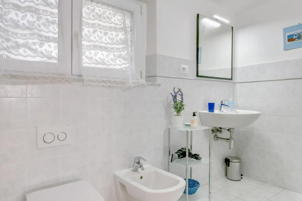 GuestHost - La Spezia Migliarina Bedrooms