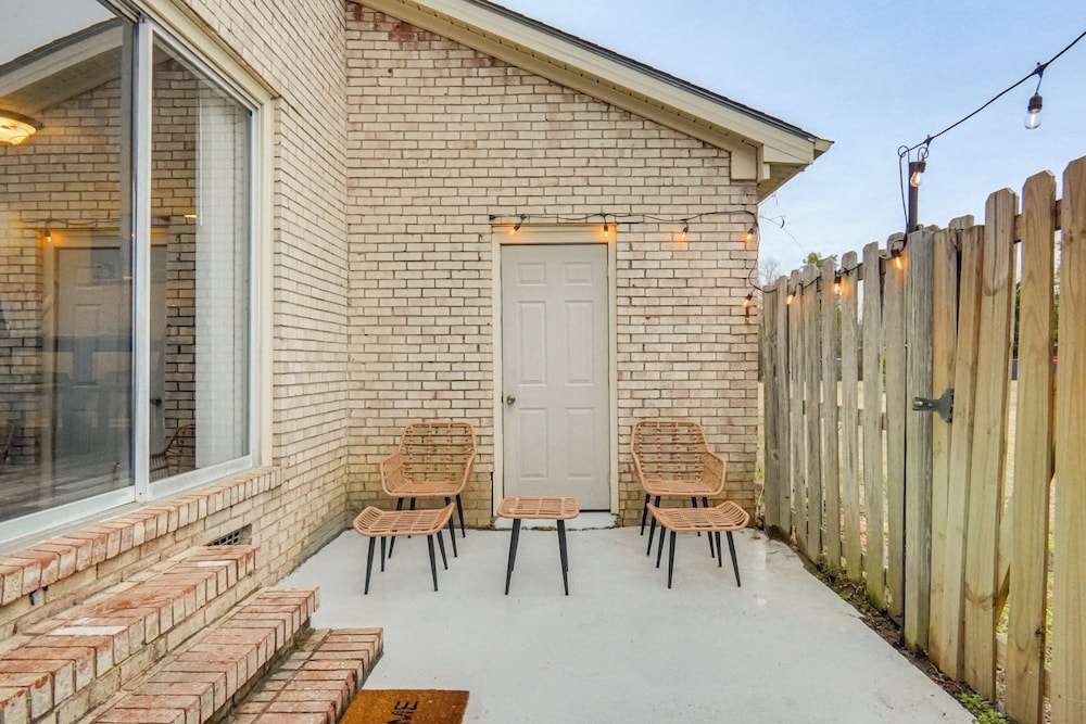 3BD Townhome w/ Patio, 3 Mi to Fort Bragg/liberty