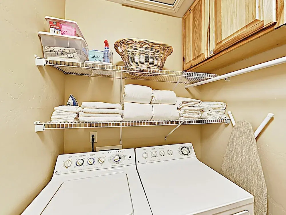 New Listing! End-unit Townhome W/ Private Hot Tub 2 Bedroom Townhouse