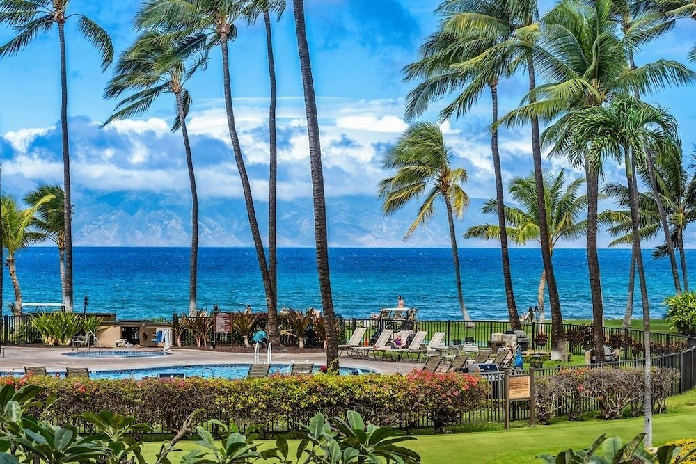 Papakea H107 1 bedroom, 1 bath OceanView 1 Condo by RedAwning