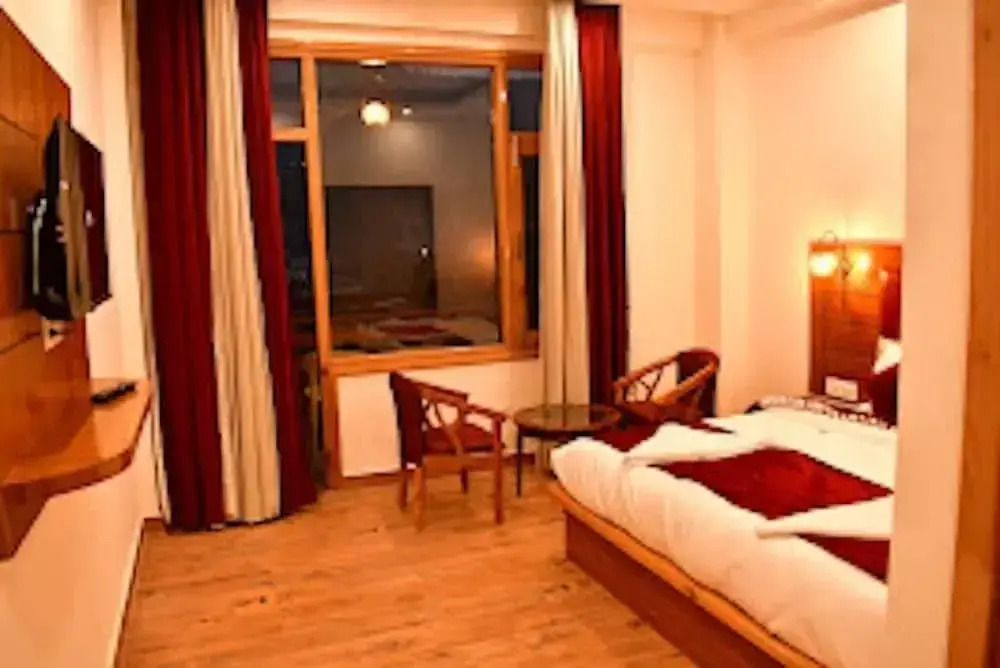 Hotel Mountain Majestys Inn, Manāli