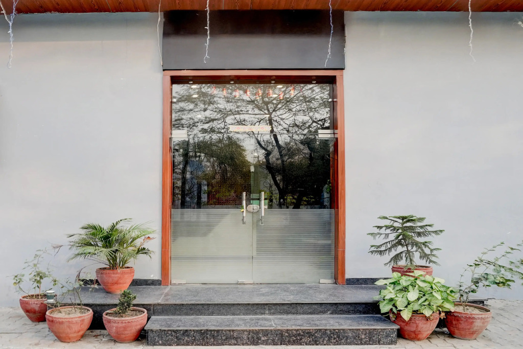 Super Townhouse by OYO Red Cross Amritsar Formerly Amar Villa