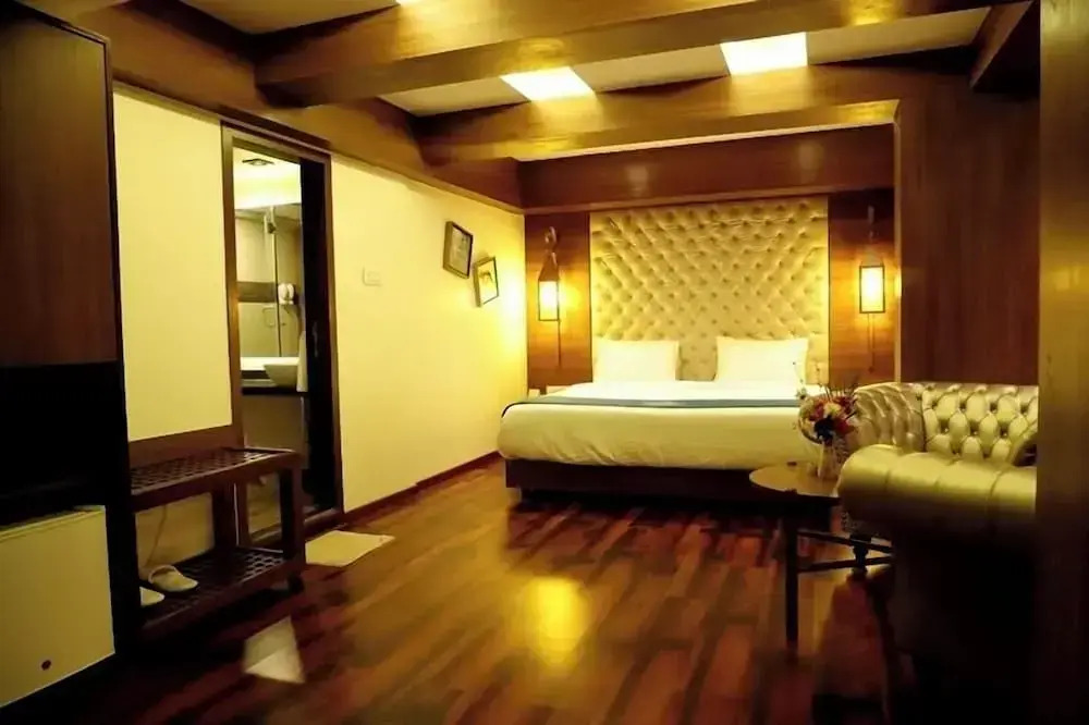 Hotel Reyansh Grand