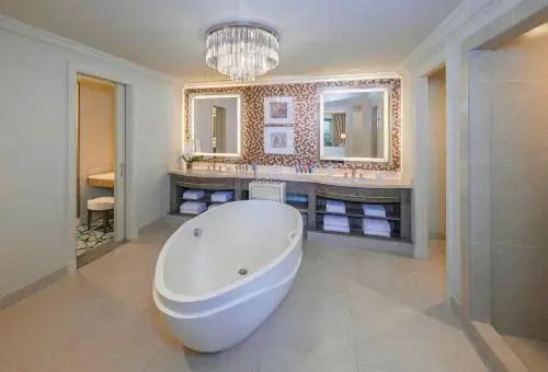 Palm Beachfront Estate Sunset Atlantis views