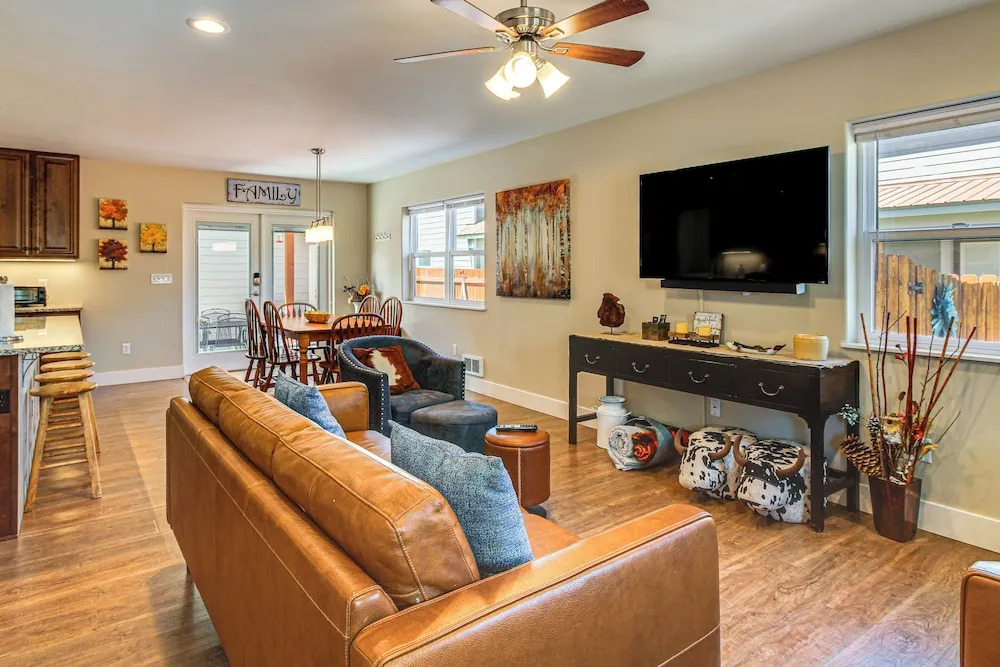 30 Mi to Crested Butte: Dog-friendly Home By River