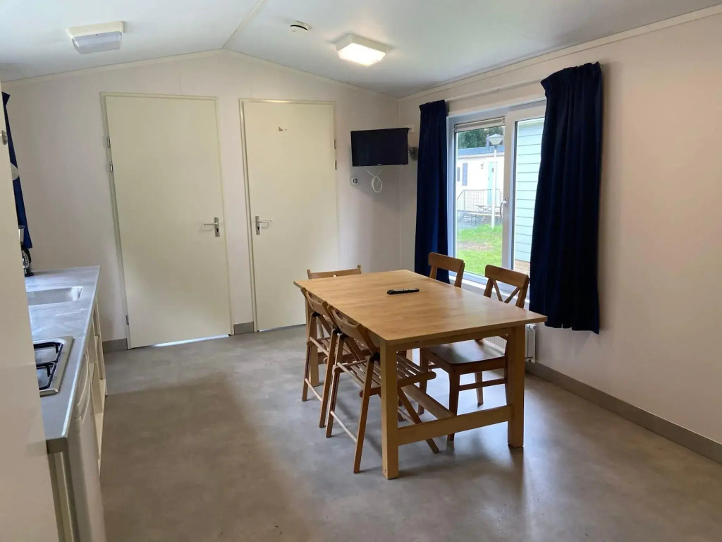 Well-maintained chalet with WiFi, not far from Amsterdam