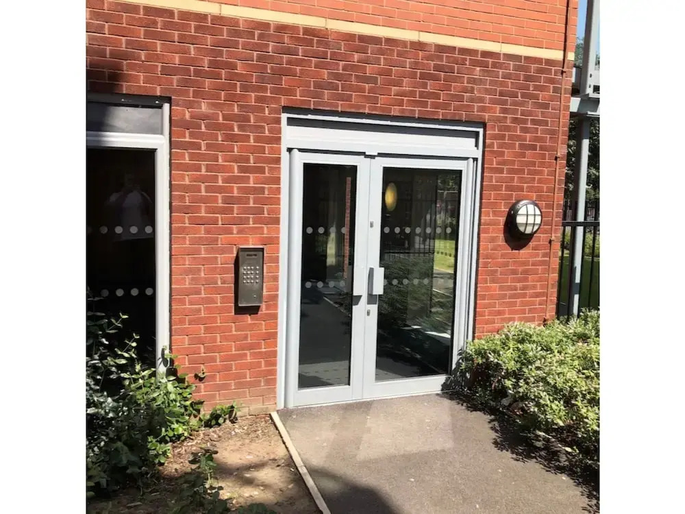 Large, Spacious and Modern apt for 4 in Manchester