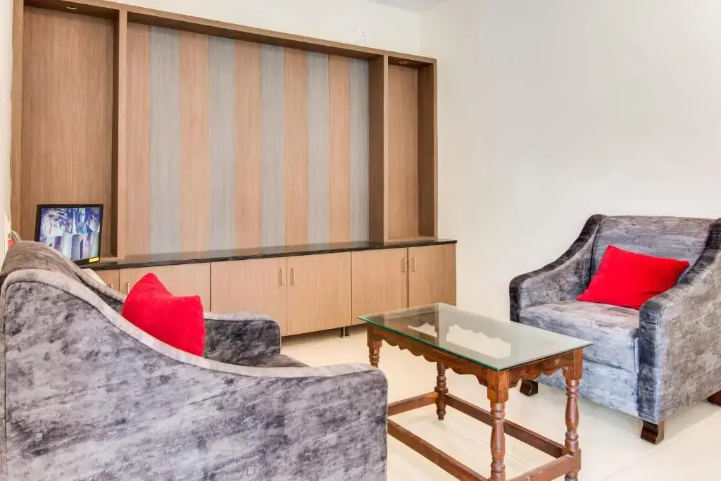 OYO Flagship Hotel GV Residency