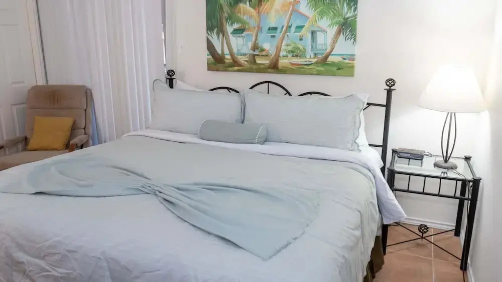 Renovated 1st Floor Beach 250ft Pool 2 Bedroom Apts
